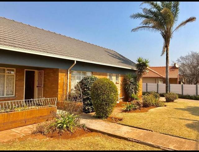 7 BEDROOM HOUSE FOR SALE IN RHODESFIELD